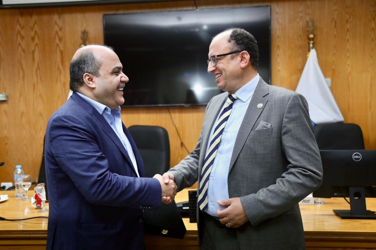 جامعة حلوان تكرم محمد الباز 