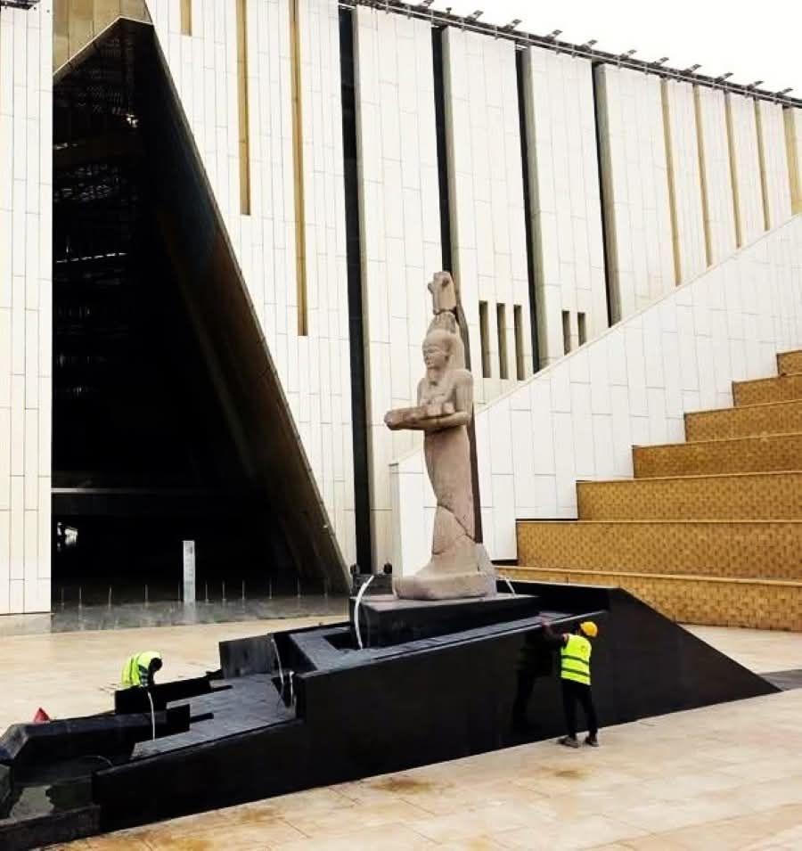 تمثال الإله حابي