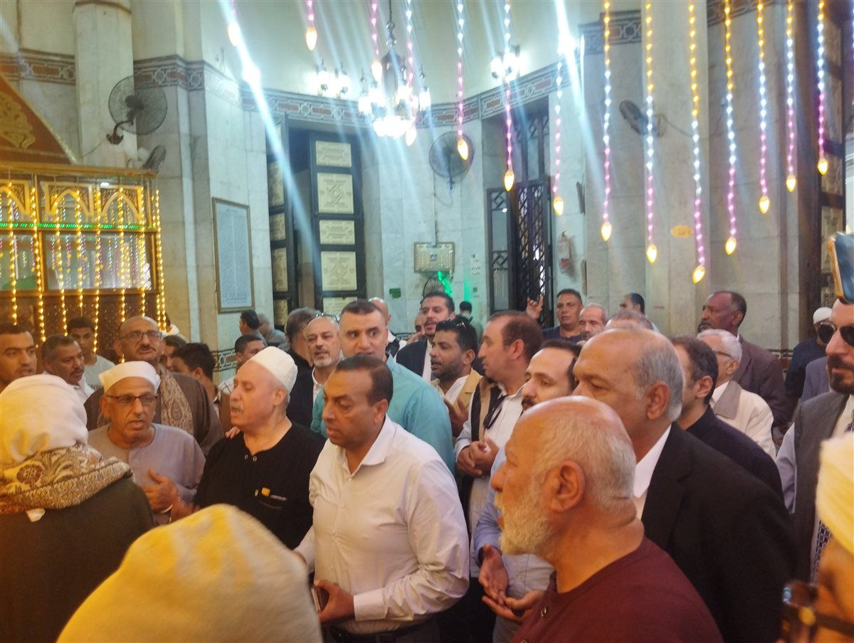 شيوخ الصوفية يزورون مسجد وضريح القطب الدسوقي