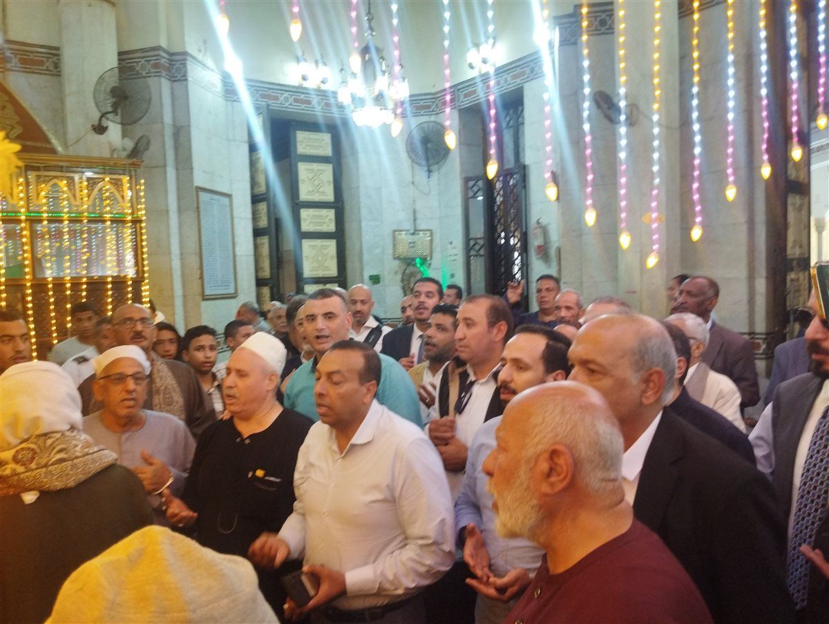 شيوخ الصوفية يزورون مسجد وضريح القطب الدسوقي