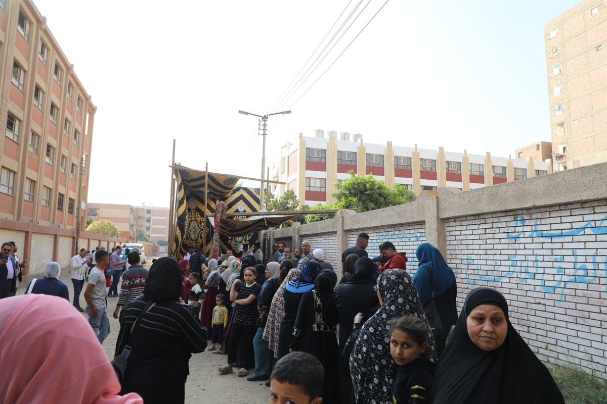 جهد صادق وكلمة حرة.. محافظ المنيا يتفقد لجان انتخابات مجلس النواب