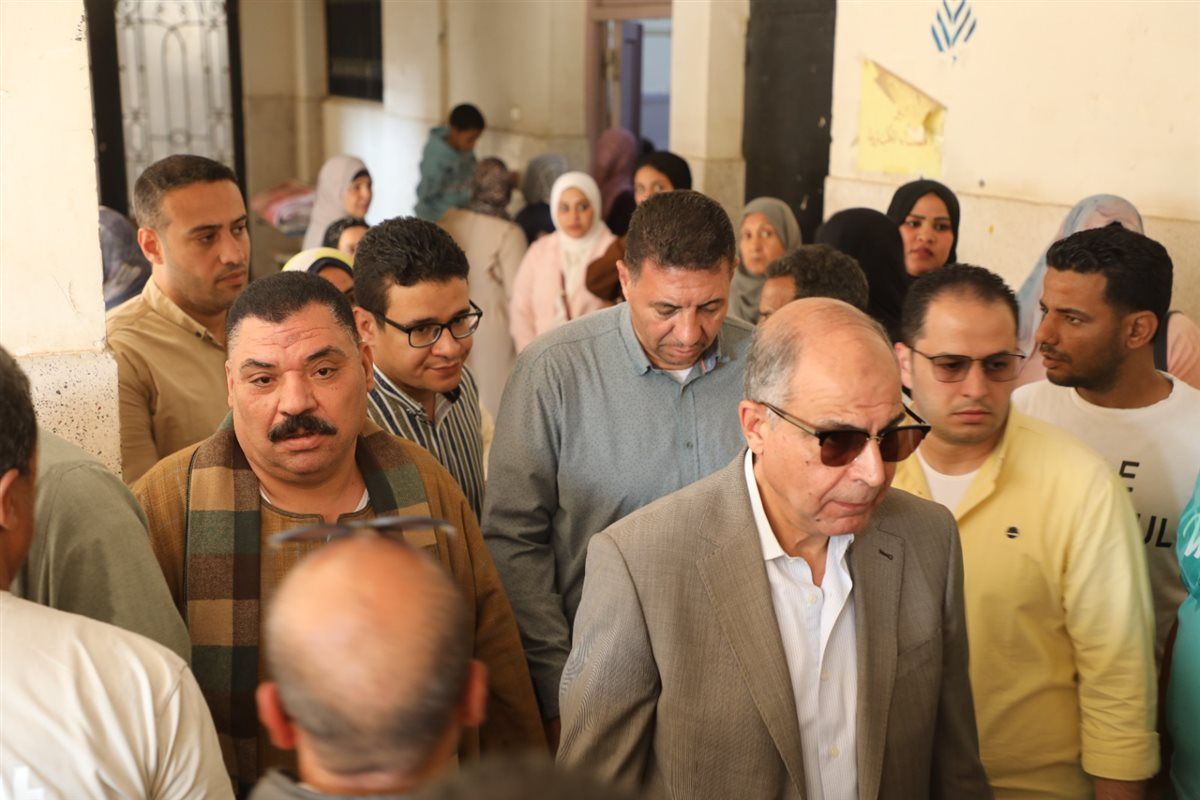 جهد صادق وكلمة حرة.. محافظ المنيا يتفقد لجان انتخابات مجلس النواب