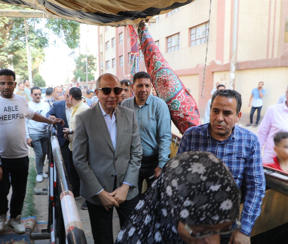 جهد صادق وكلمة حرة.. محافظ المنيا يتفقد لجان انتخابات مجلس النواب