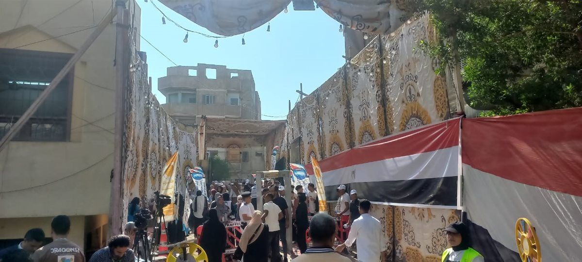 الست القناوية تتصدر المشهد.. طوابير نسائية أمام لجنة المعهد الديني بقنا في ثاني أيام التصويت