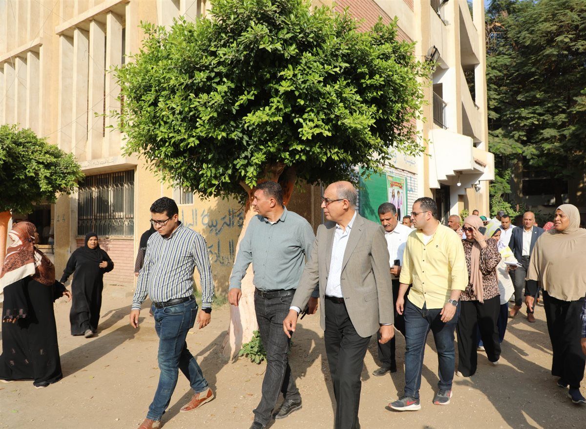 جهد صادق وكلمة حرة.. محافظ المنيا يتفقد لجان انتخابات مجلس النواب