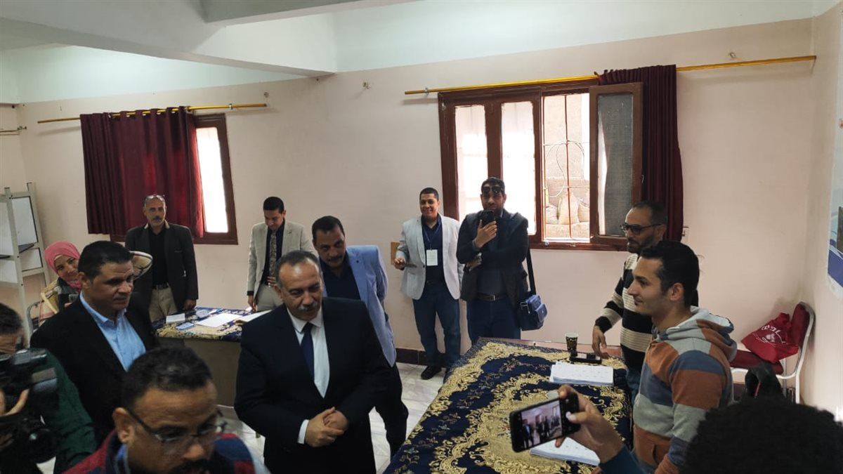 محافظ أسيوط: انتظام العمل في مختلف اللجان الانتخابية ونطالب المواطنين بالمشاركة الايجابية