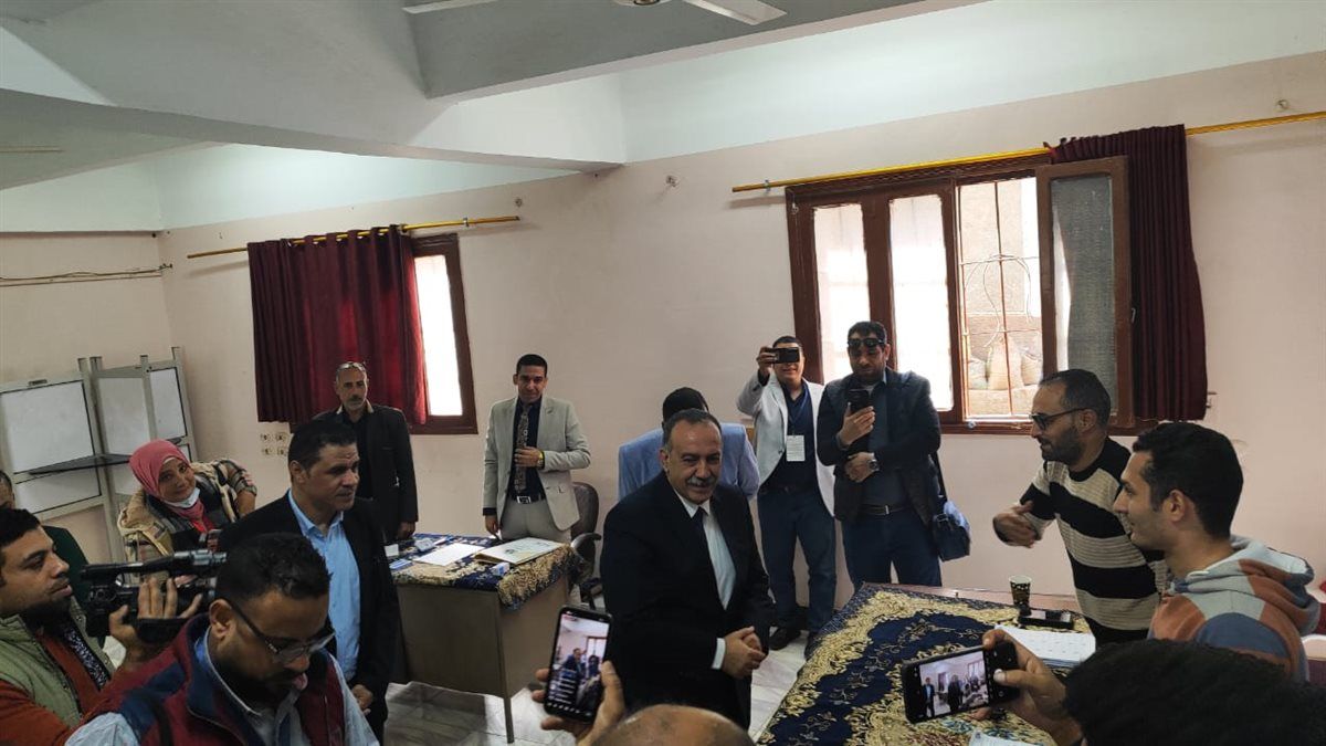 محافظ أسيوط: انتظام العمل في مختلف اللجان الانتخابية ونطالب المواطنين بالمشاركة الايجابية