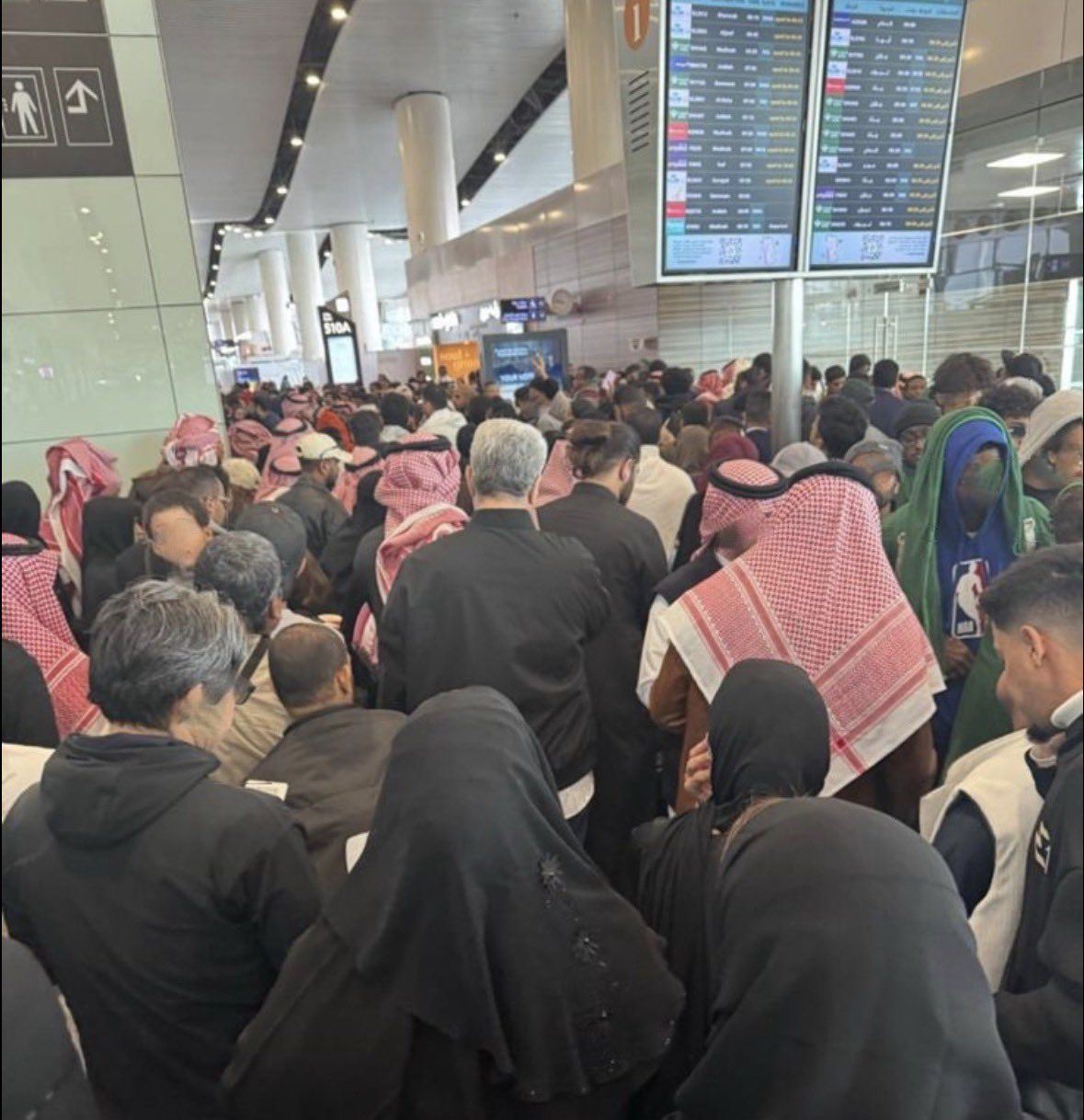 زحام مطار الملك خالد فى السعودية