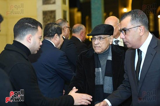 يوسف القعيد فى عزاء صابر عرب