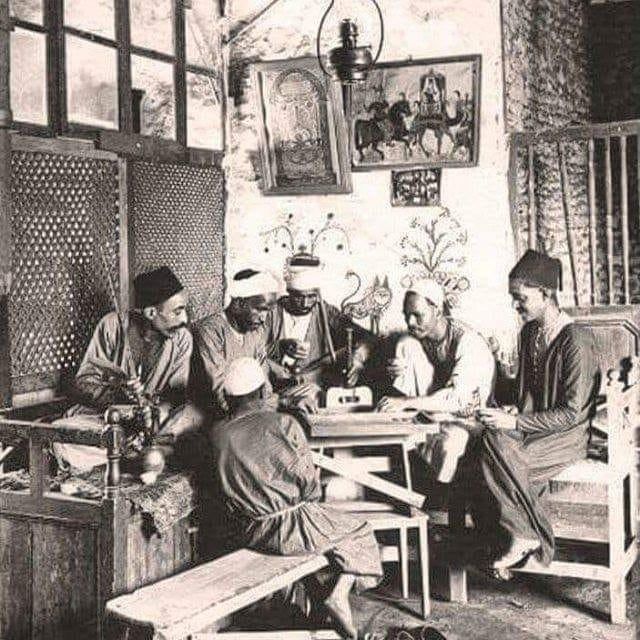 في المقهى في المقهى