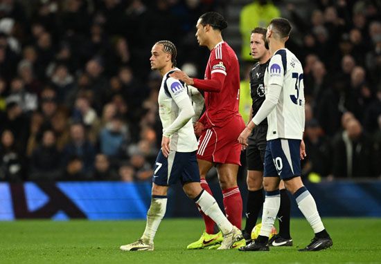 خروج سيمونز