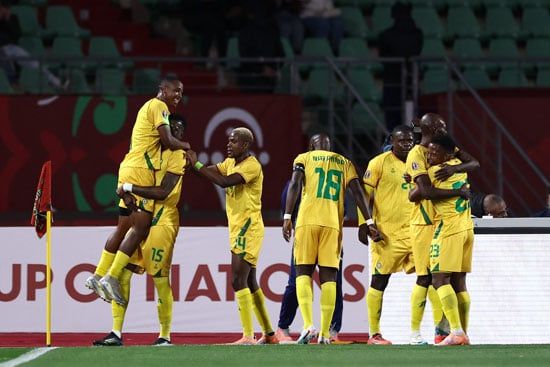 احتفال لاعبى زيمبابوى بالهدف احتفال لاعبى زيمبابوى بالهدف