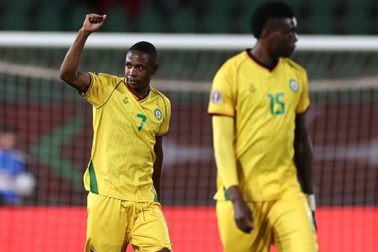 برنس دوبي لاعب منتخب زيمبابوي يحتفل بالهدف برنس دوبي لاعب منتخب زيمبابوي يحتفل بالهدف