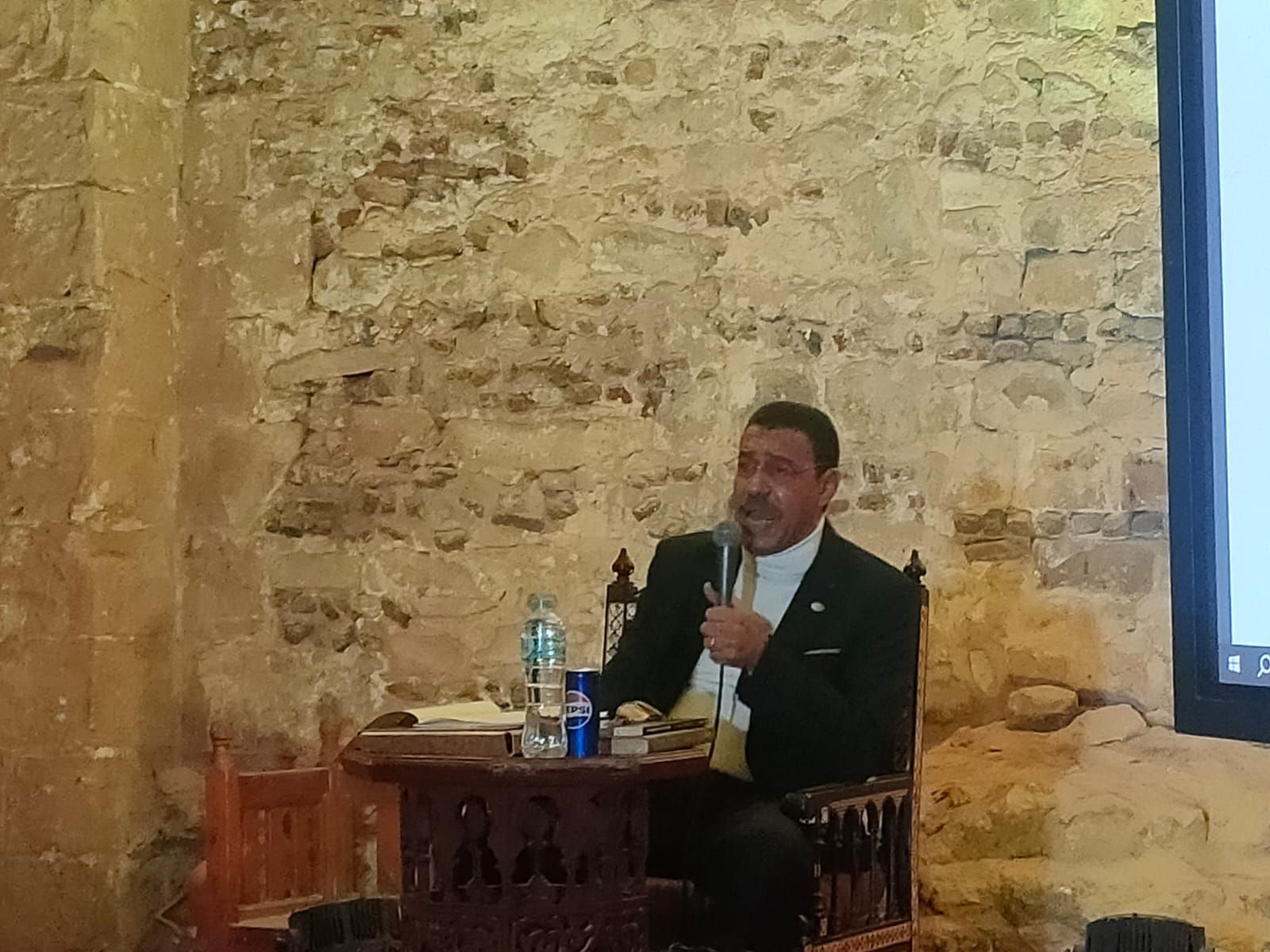 الدكتور طارق فرج المرشد السياحى الباحث فى علم المصريات (1) الدكتور طارق فرج المرشد السياحى الباحث فى علم المصريات (1)