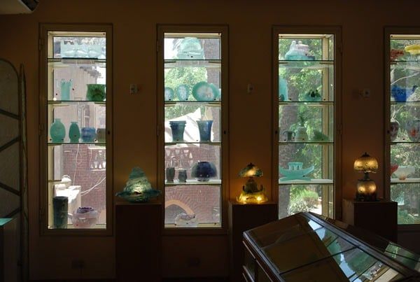 مقتنيات متحف فن الزجاج