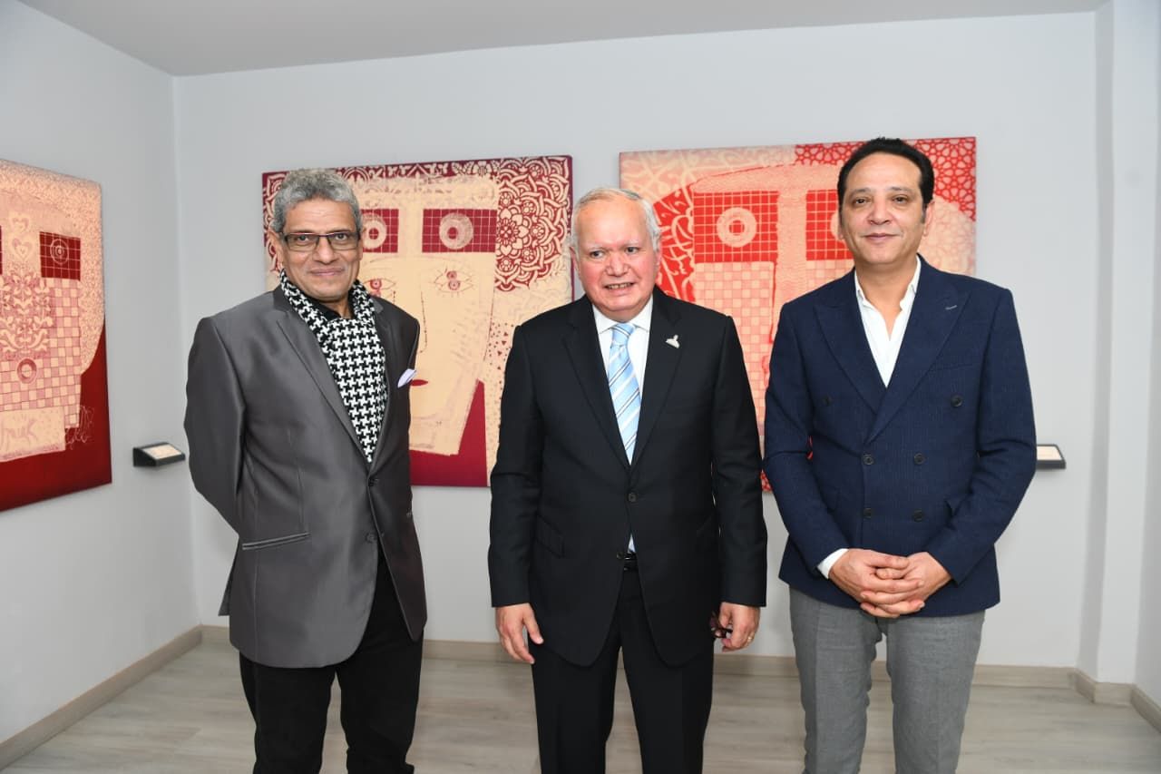 وزير الخارجية الاسبق من افتتاح معرض الف وجه ووجه