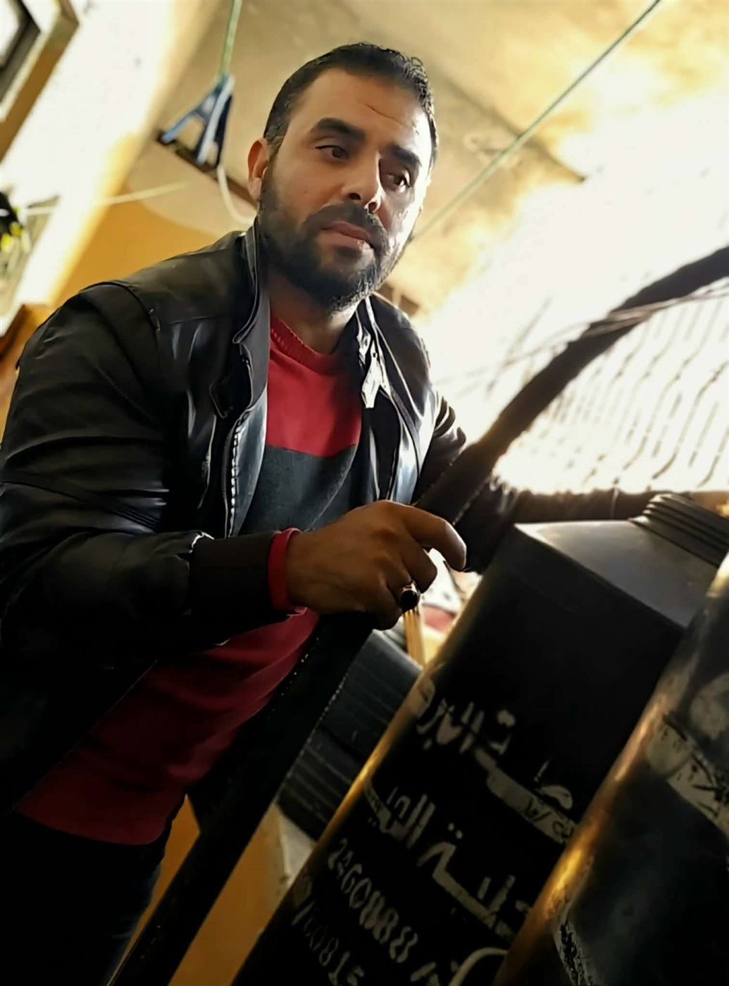 صورة تهز القلوب من جباليا.. شقيقة «الملثم أبو عبيدة» تنشر مشهدًا إنسانيًا قبل استشهاده