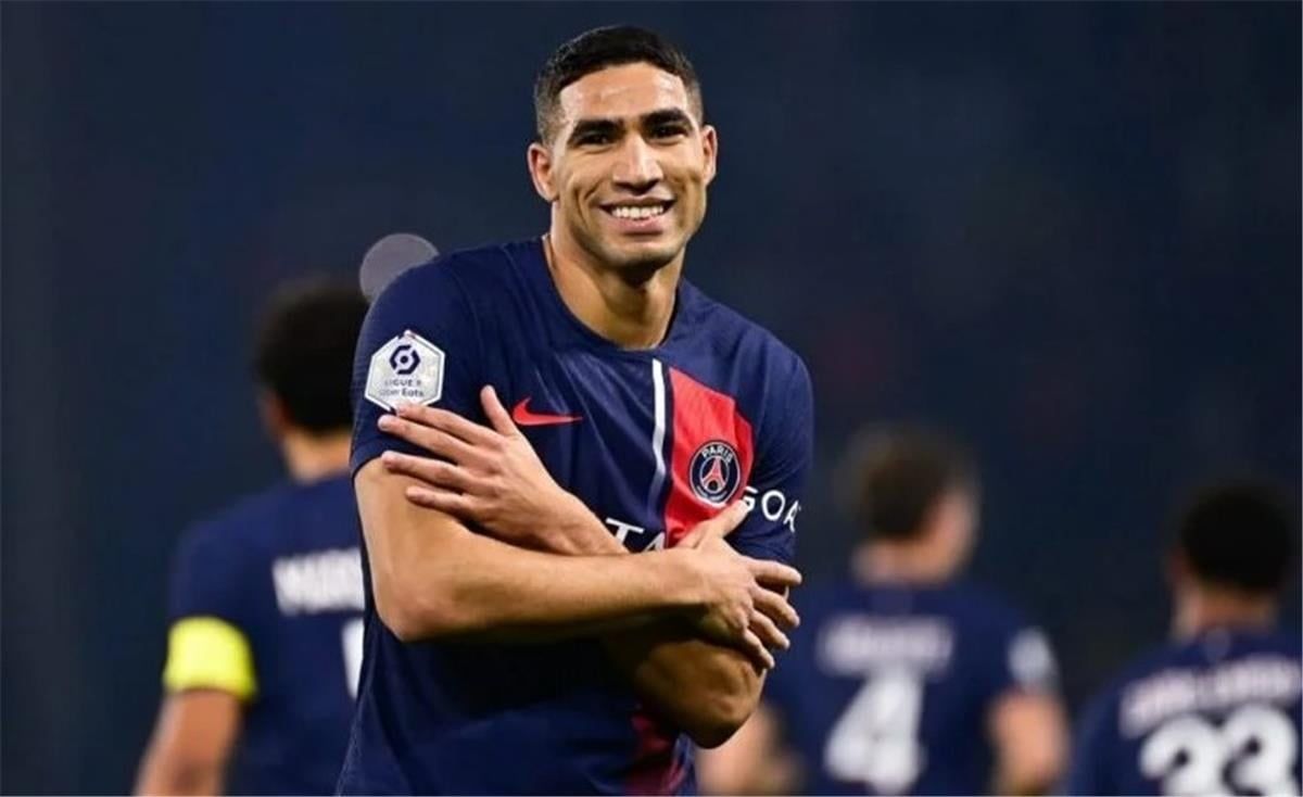 اشرف حكيمي لاعب باريس سان جيرمان