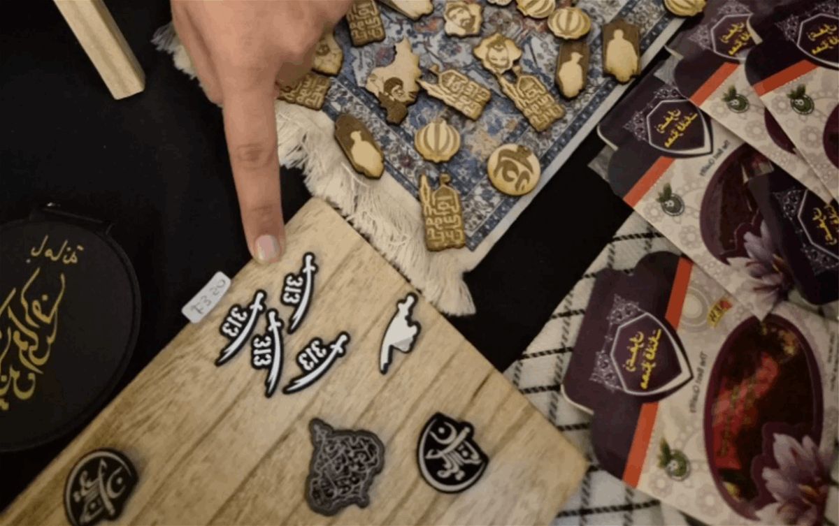 صور لنصرالله تنتشر في لندن... تقرير بريطاني يكشف من يقوم ببيعها