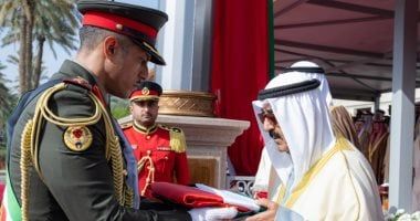 أمير الكويت يحضر مراسم "رفع العلم" إيذانا ببدء الاحتفال بالأعياد الوطنية