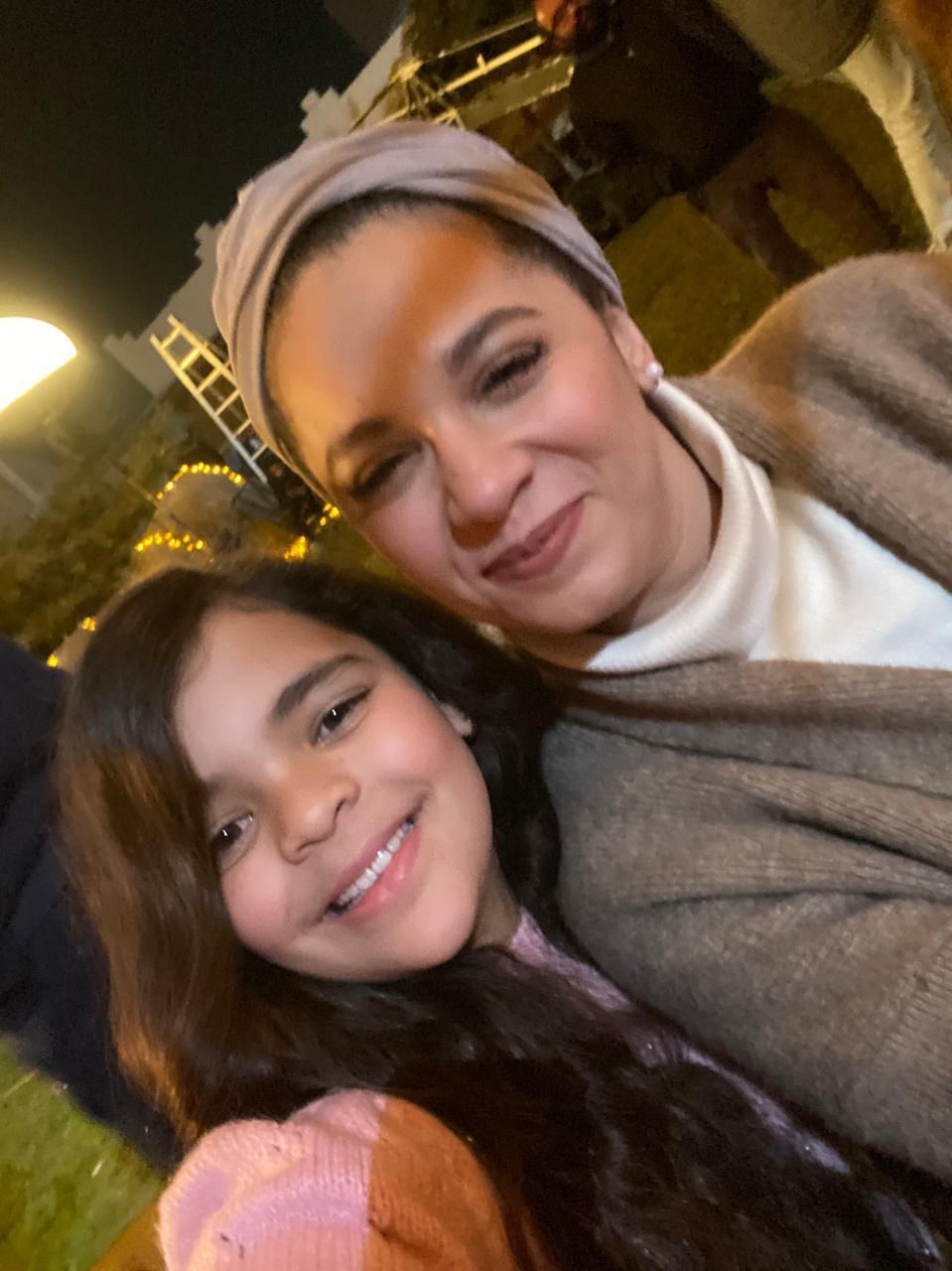 شاركت نانسي عجرم المسرح.. نورين حازم تخطف قلوب الجمهور في حفل المتحدة Ramadan Premiere