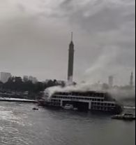 نشوب حريق هائل في مركب نهري بمنطقة الزمالك