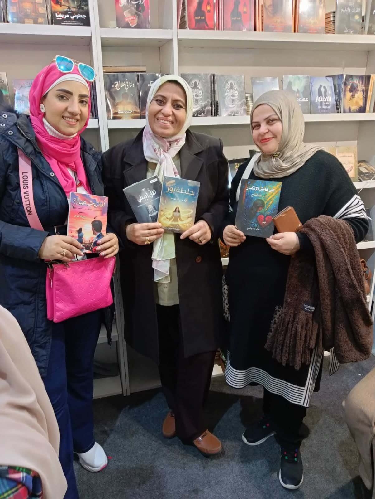 الكاتبة مروة كرم توقع كتابها الجديد