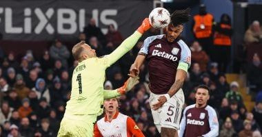 أستون فيلا يتمسك بحلم لقب الدوري الإنجليزي أمام برينتفورد