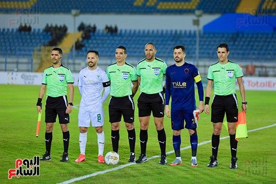 طاقم حكام لقاء الزمالك والمصري