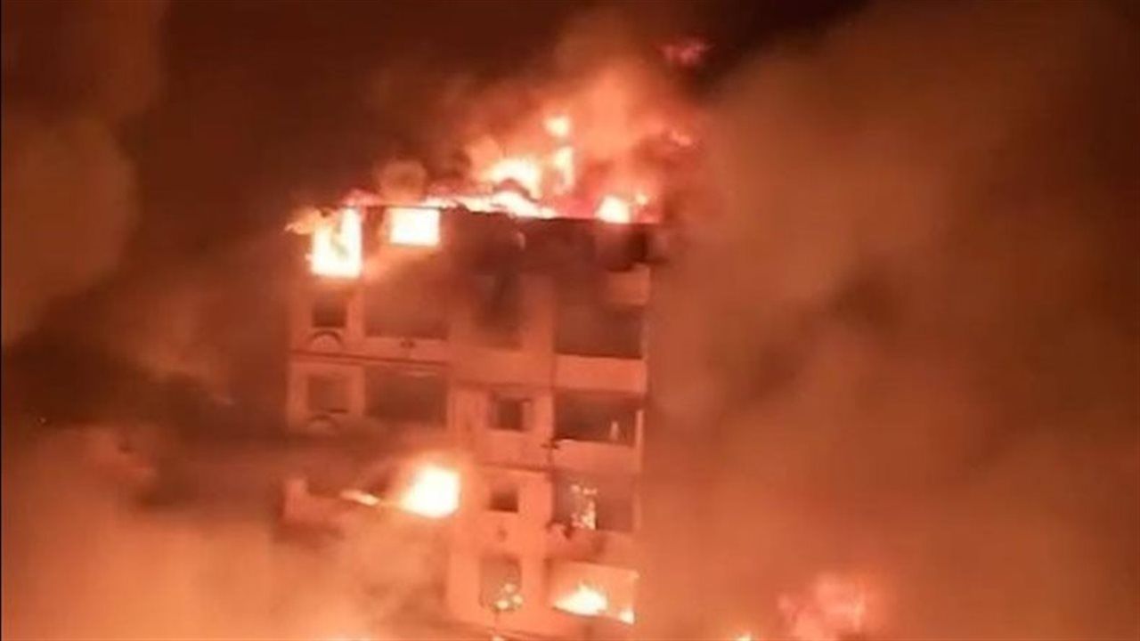 عاجل.. حريق يلتهم مبنى تجاريًا في بغداد والنيران تحاصر عدة أشخاص