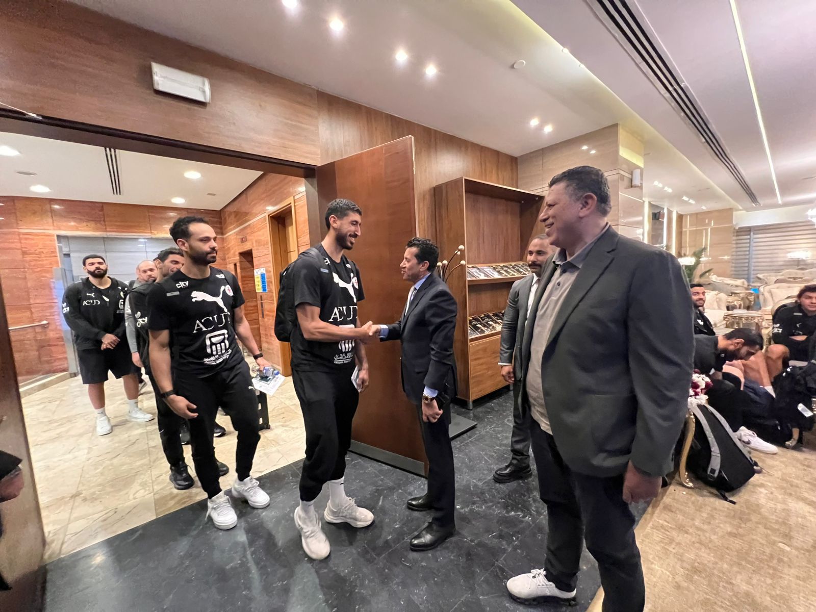 وزير الرياضة يستقبل بعثة منتخب كرة اليد بعد التتويج ببطولة أفريقيا.. صور