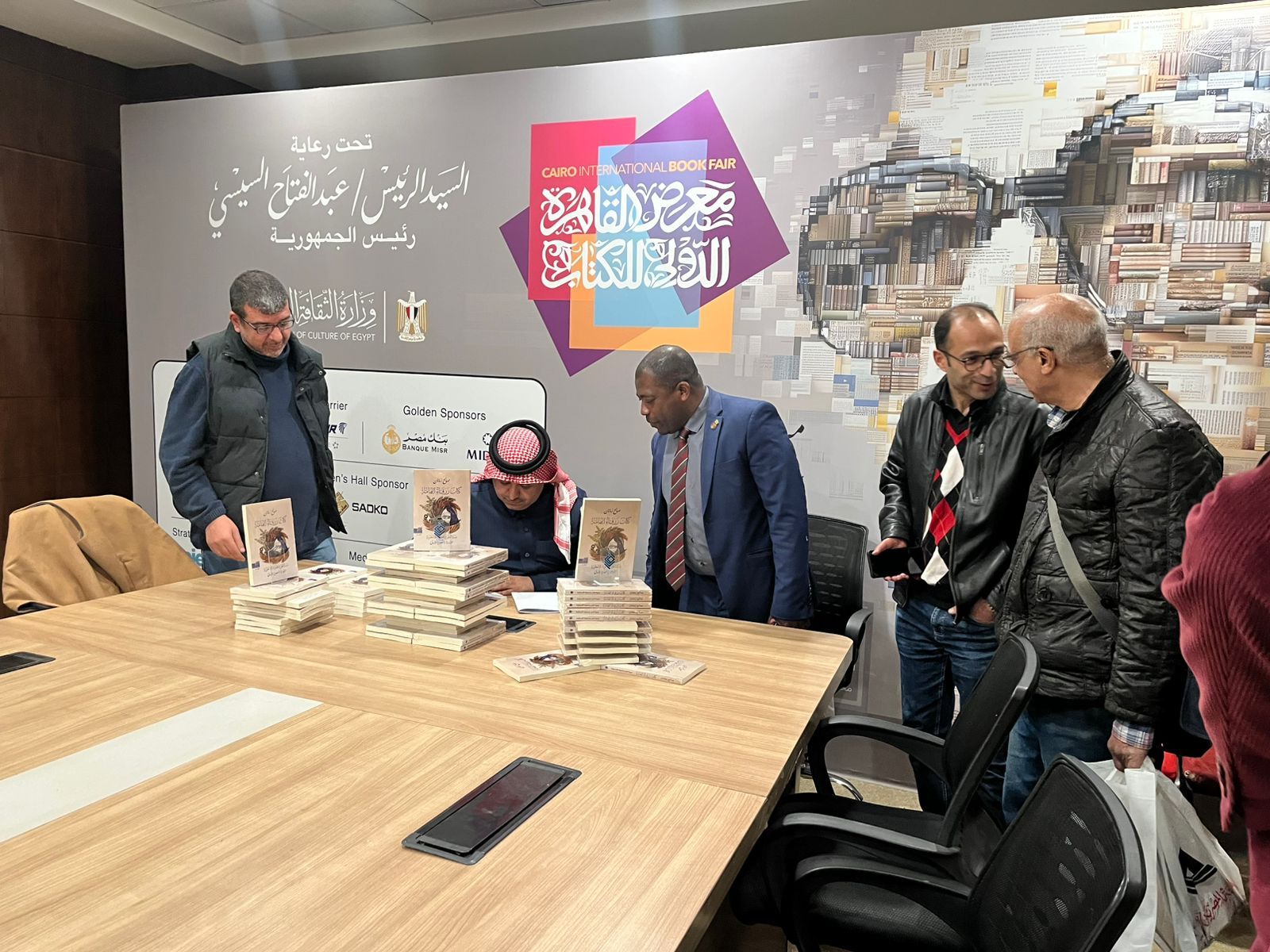 صالح زمانان يوقع على كتابه «زرقاء اليمامة» أول أوبرا سعودية بمعرض الكتاب