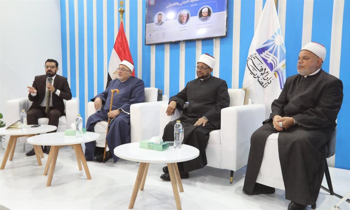 طاهر زيد: الوسطية سبيل النجاة للمجتمع من التطرف الديني واللاديني