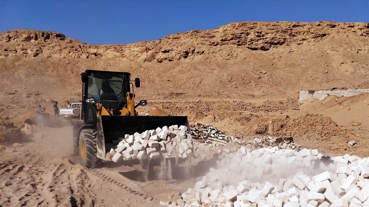خلال الموجة 28.. إزالة 314 حالة تعد بمساحة 185 ألف متر بأسوان