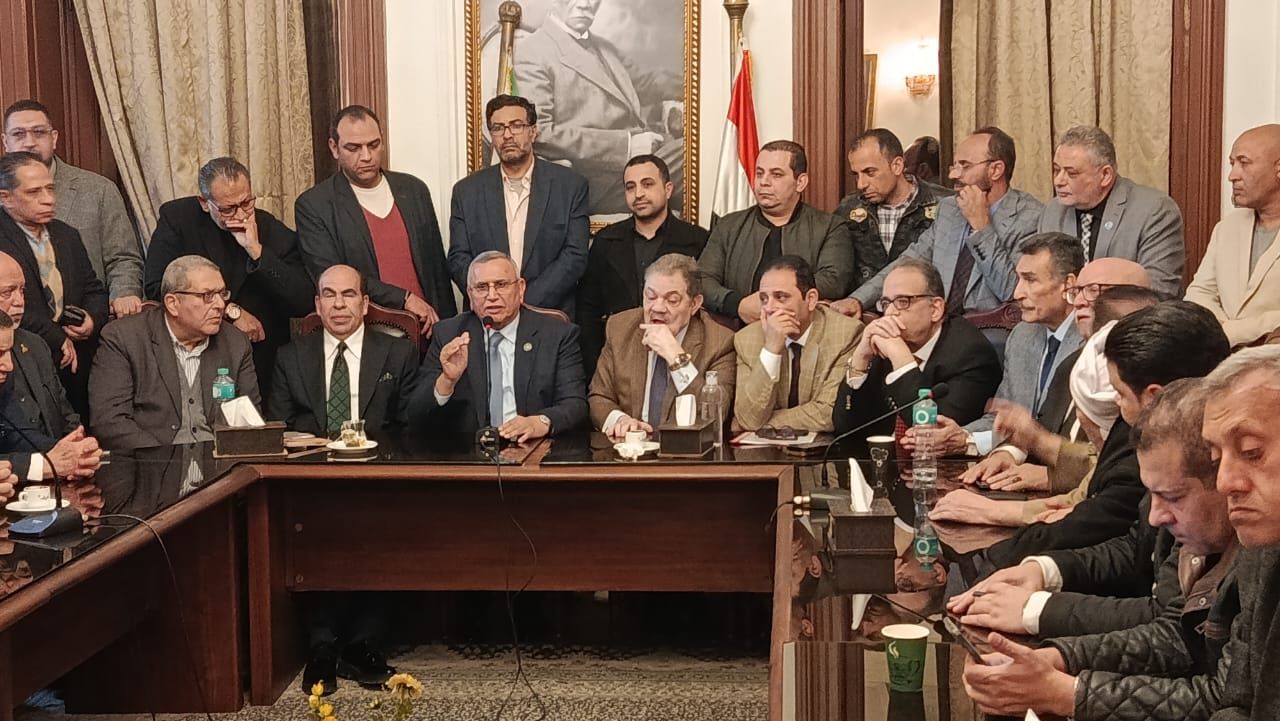 الدكتور عبدالسند يمامة يسلم رئاسة حزب الوفد للدكتور السيد البدوي شحاتة