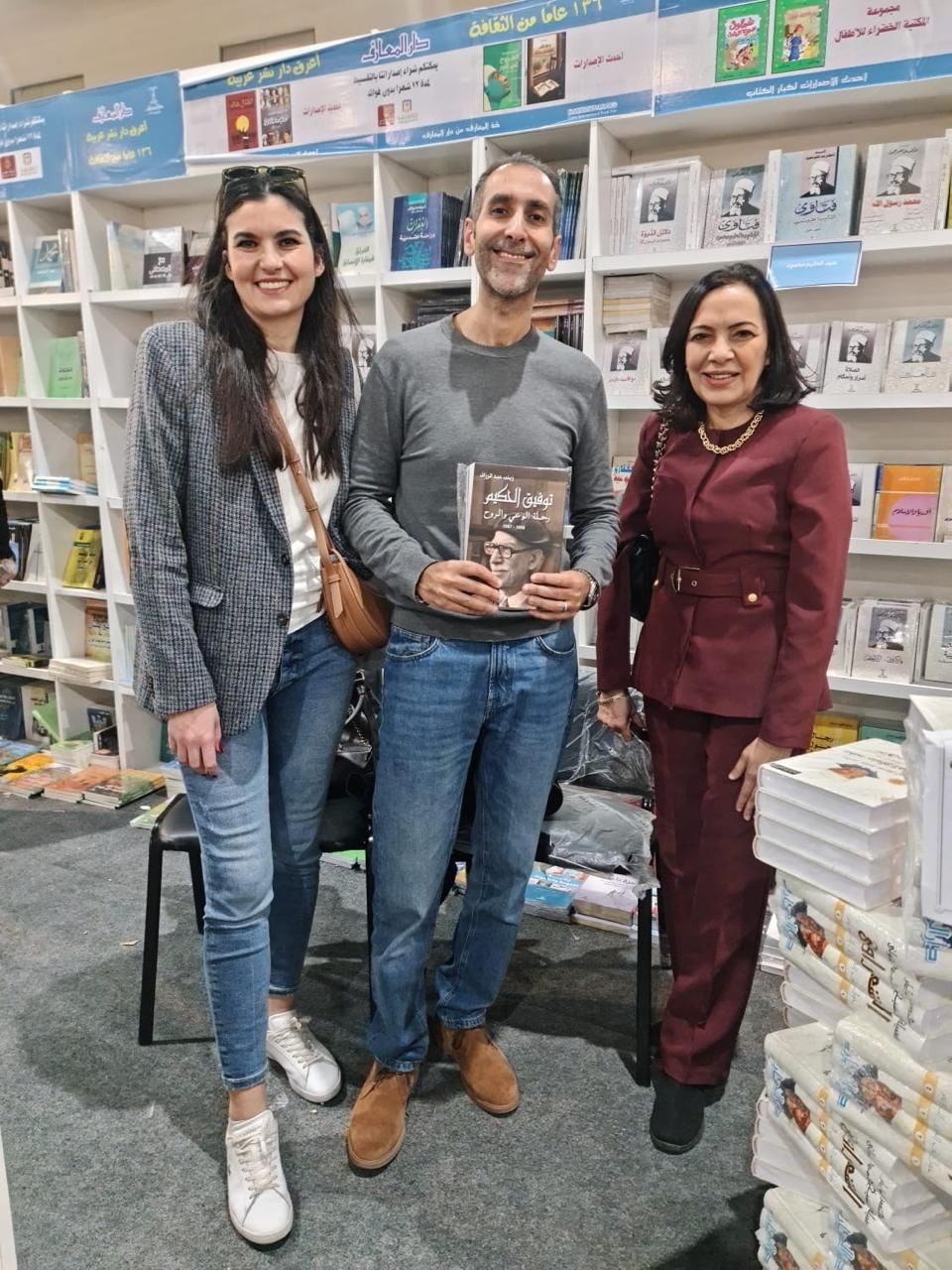 زينب عبد الرزاق خلال فعاليات معرض الكتاب