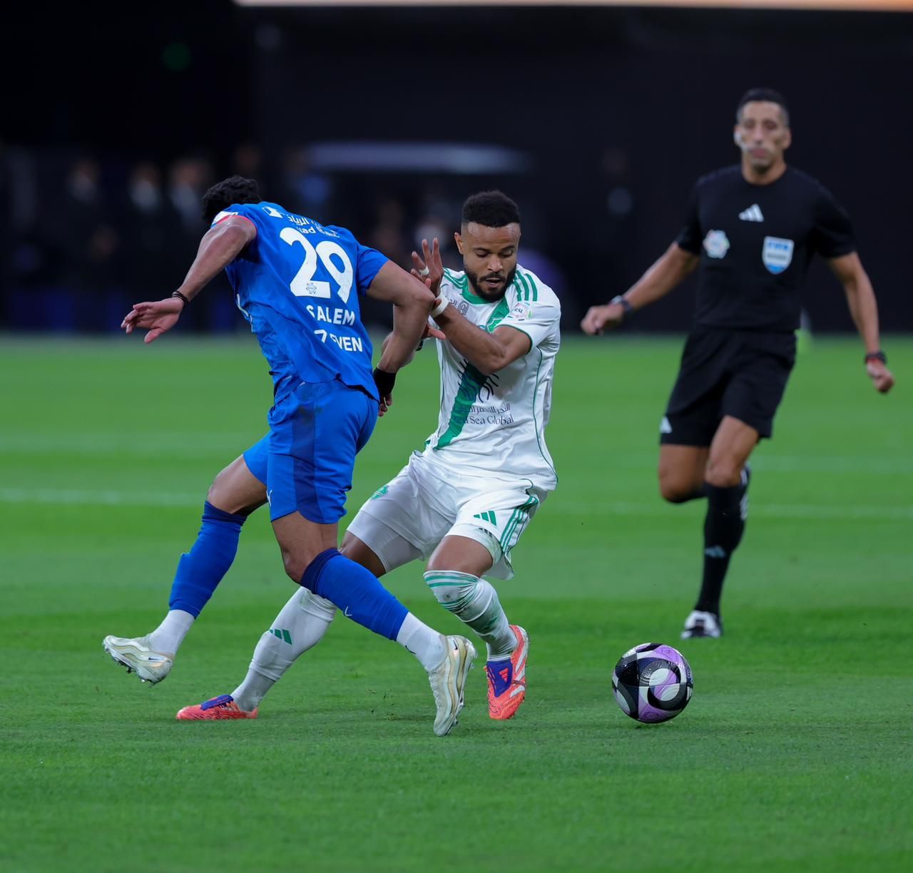 الهلال ضد الأهلي.. الهلال يتعادل سلبيًا مع الأهلي بدون أهداف ويمنح هدية لـ النصر في الدوري السعودي