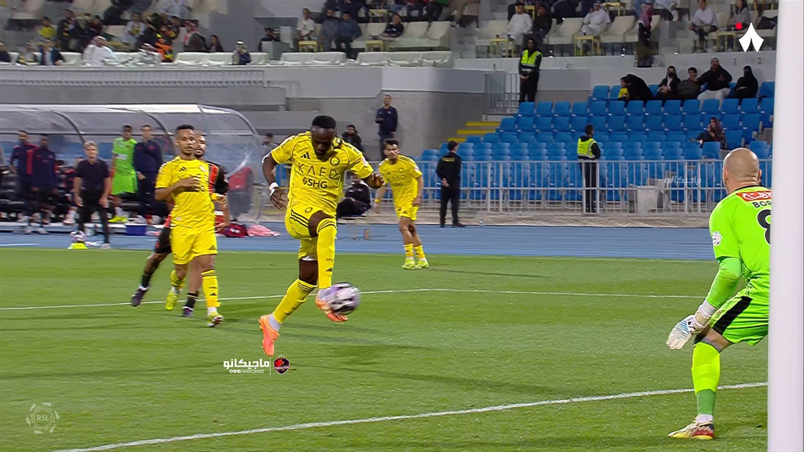 الرياض ضد النصر.. النصر يتقدم على الرياض بهدف ساديو ماني في الشوط الأول بـ دوري روشن السعودي