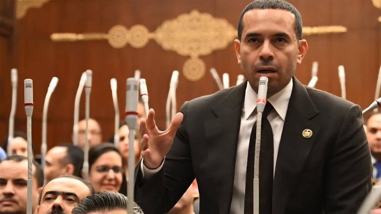 النائب محمد زكي يطالب بضم المستشفيات الحكومية في تعديل قانون تنظيم العمل بالمستشفيات الجامعية