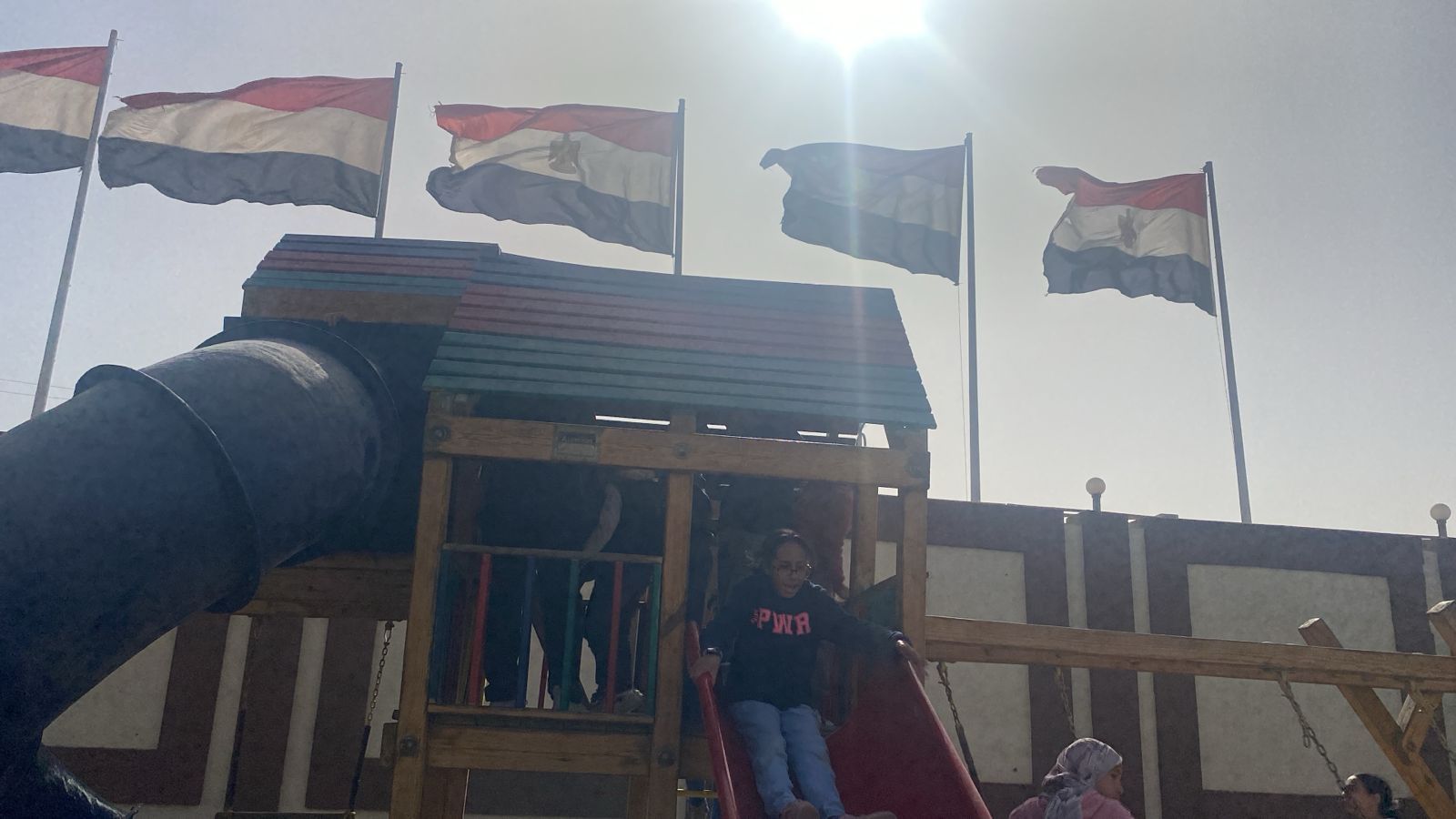 ركن الملاهى فى معرض الكتاب يجذب الأطفال والأهالى على حد سواء