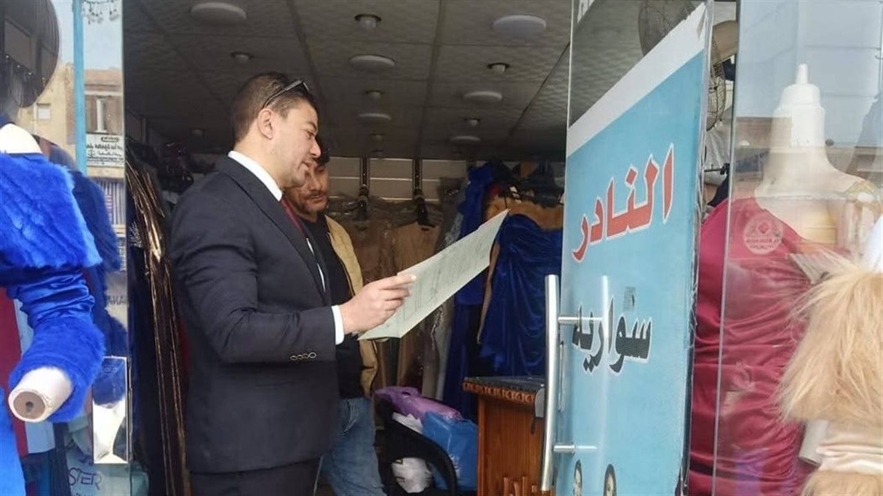 رئيس مدينة مرسى مطروح يتابع تراخيص المحال التجارية ويشدد على الالتزام