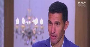 جهاد جريشة مراقبا لحكام مباراة أسفى المغربى وجوليبا المالى بالكونفدرالية