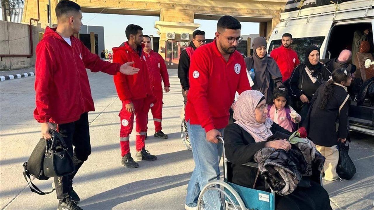 تفاصيل استقبال الجرحى عبر معبر رفح لدعم الأشقاء في غزة