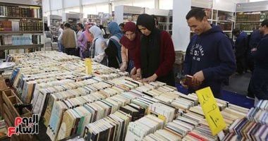 أرخص كتب معرض الكتاب.. عناوين من 10 لـ 50 جنيهًا فى سور الأزبكية