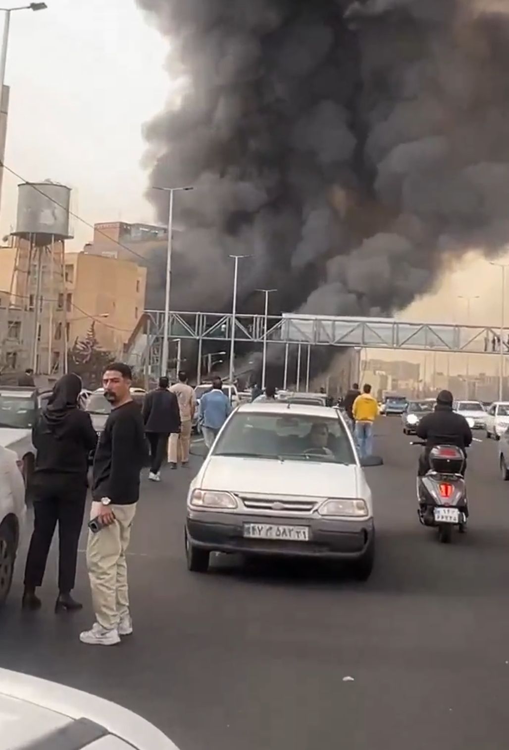 عاجل|اندلاع حريق ضخم في مركز تجاري بالعاصمة طهران.. حادث أم عمل تخريبي؟