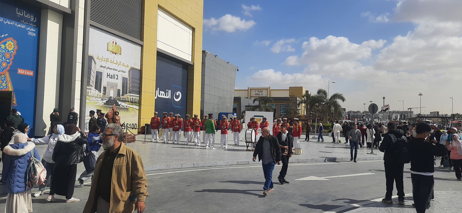 فى يومه الأخير معرض القاهرة الدولى للكتاب يستقبل زواره