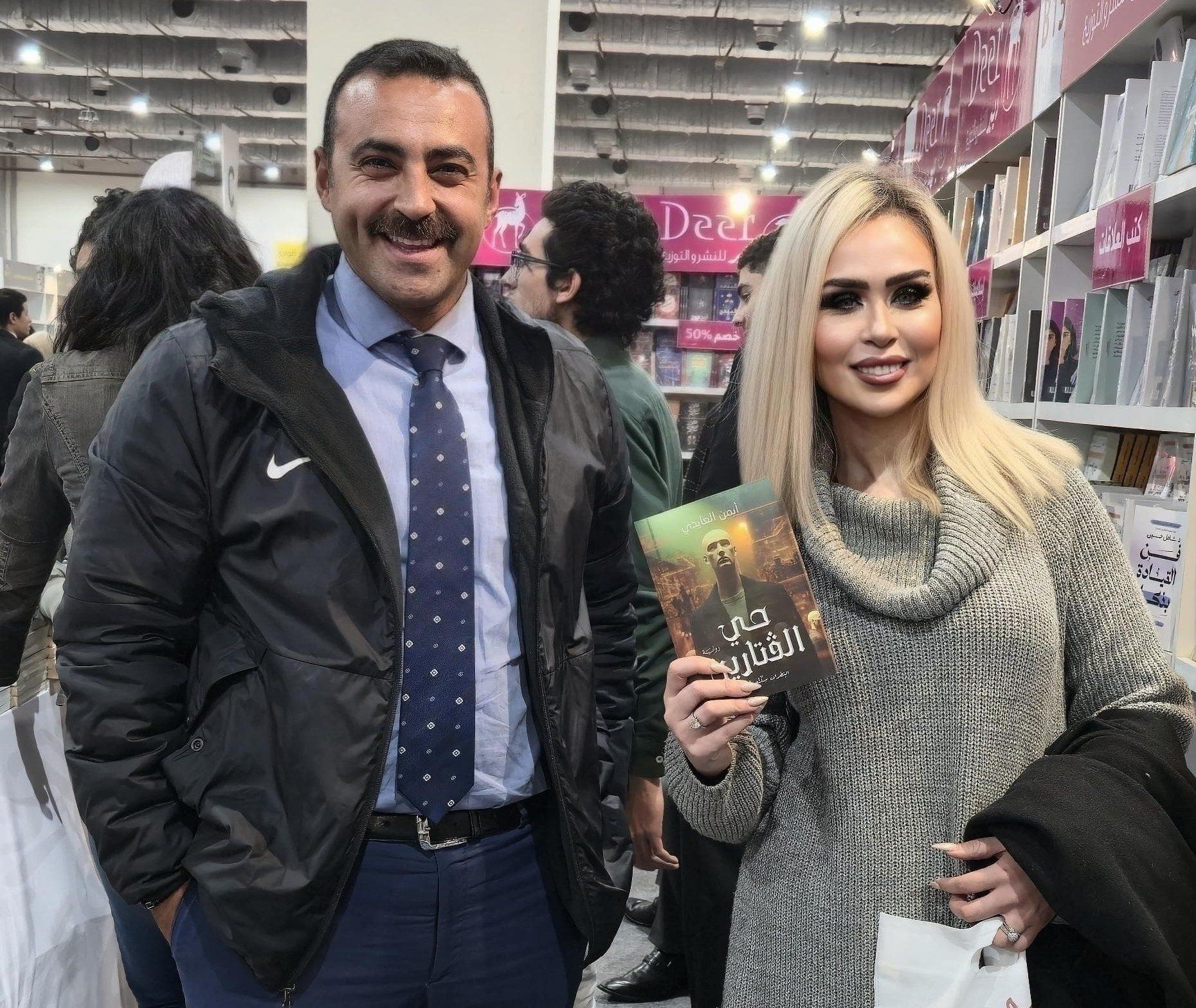 الروائى أيمن العايدى خلال حفل توقيع أحدث رواياته حى الفتارين (7)