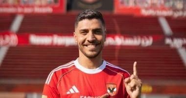 محمد شريف مهاجم الأهلى يحتفل بعيد ميلاده الـ30