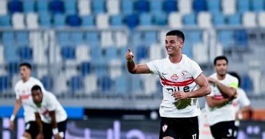 شحاتة وعبد الله السعيد على مقاعد بدلاء الزمالك فى مباراة كهرباء الإسماعيلية