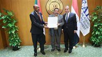 وزير الخارجية يكرم الفريق الطبي المصري الموفد إلى السودان تقديرًا لجهودهم الطبية والإنسانية